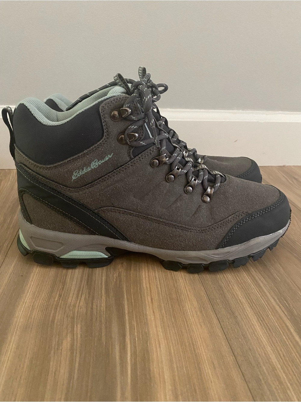 Eddie Bauer ladies 10 M Ravenna waterproof hiking boots